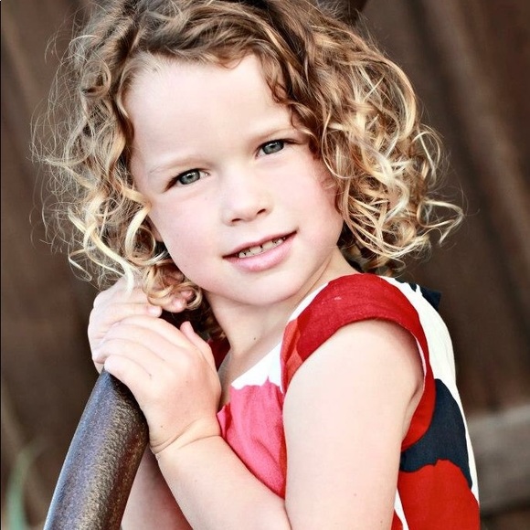 Meet your Posher, Caitlin - Picture 3 of 6